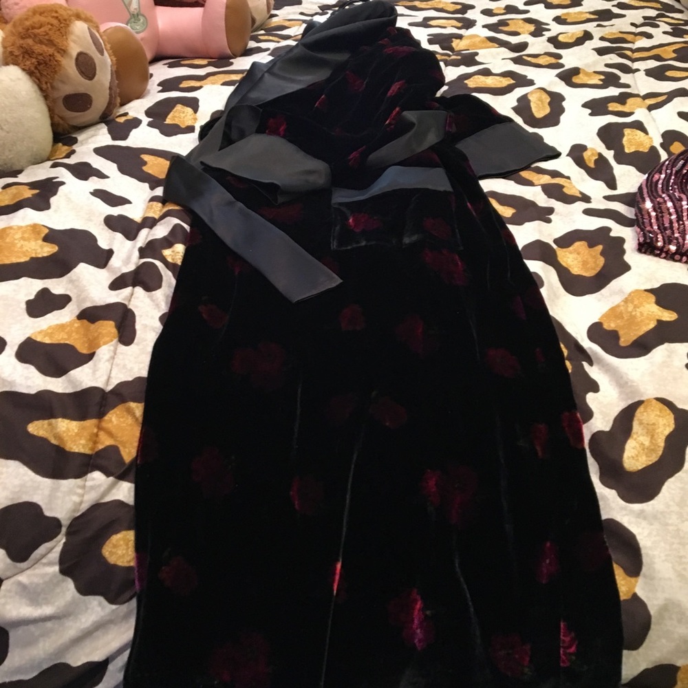 Victoria Secret rose & black velour robe